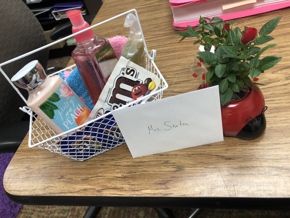 DiggsLatham's tweet photo. Happy #NationalCounselingWeek to @BarbSexton22!  Thanks for all you do to support students with @tburcaw @EnlightenOlsen @LauraWilmoth3 @wsfcs https://t.co/9T7JtCi7rS