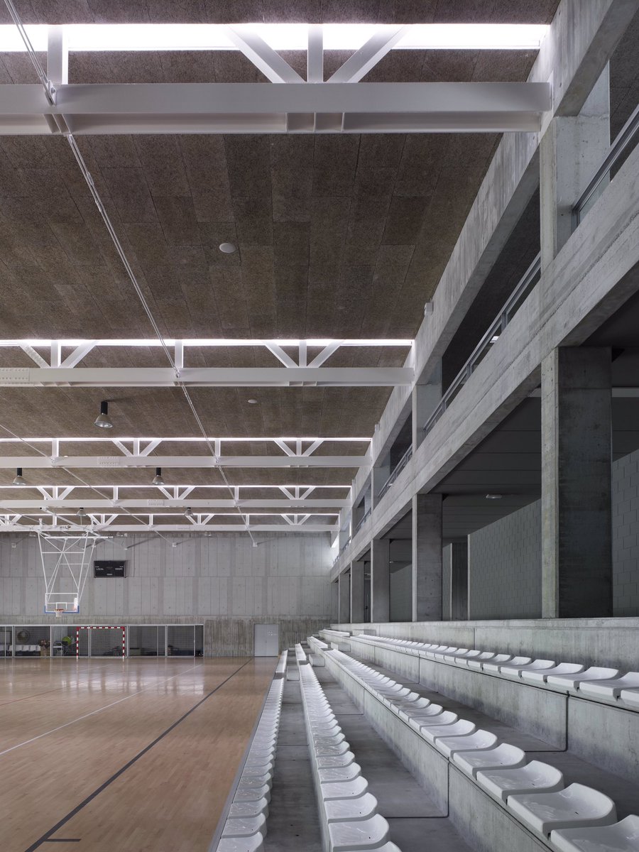 teranyblanco's tweet photo. Espacios públicos....luz...texturas....sensaciones....deportista=espectador/ espectador =deportista....#polideportivo en #santiagodecompostela ... Architects: Teran y Blanco @teranyblancoarquitectos Photographer: Santos-Díez https://t.co/9FF2cQup7R