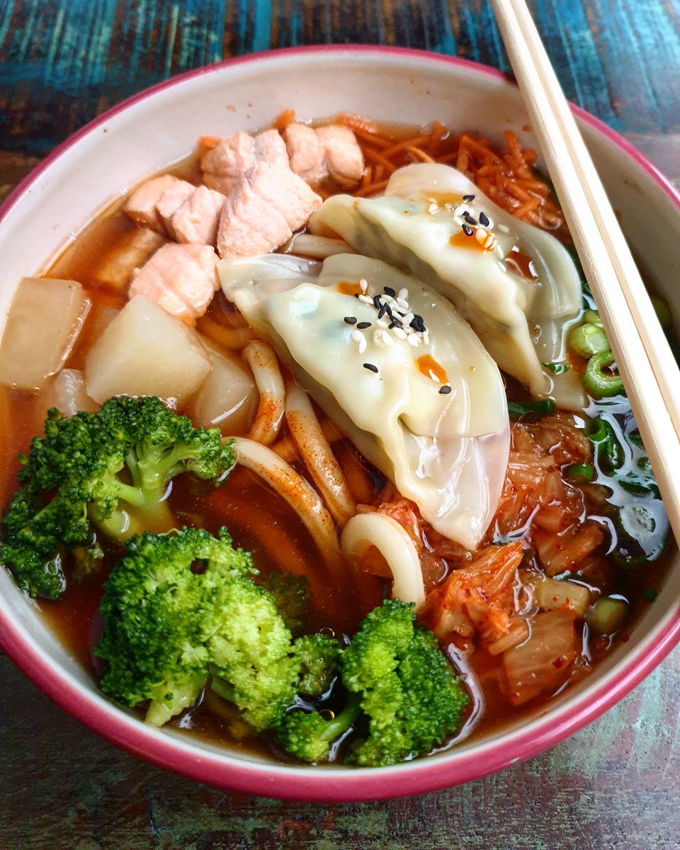 NEW DISH 😊😍🍜

Lomi Kimchi - A new addition to our Winter Menu. Handmade udon style noodles with steamed salmon, Kimchi, broccoli, carrot, spring onion and Veggie Gyoza 🤤

Perfect for the nippy weather we're having these days!

#OkéPoké