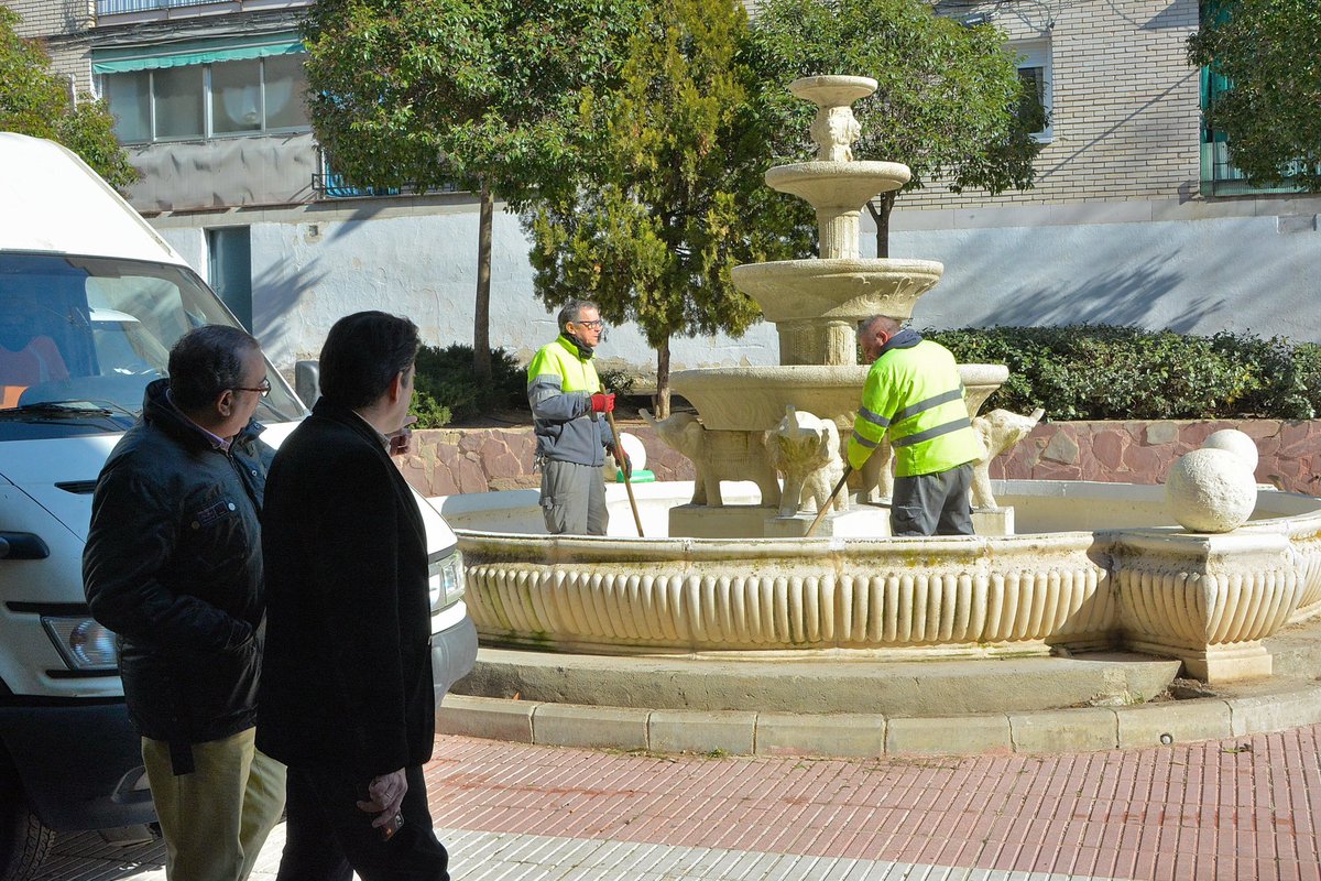 Hoy hemos llevado a cabo la segunda fase del Plan Integral de Limpieza y Mejora de barrios en la zona Centro de #Alcorcón. Los trabajadores del <a href="/AytoAlcorcon/">Ayuntamiento de Alcorcón</a> y <a href="/EsmasAlcorcon/">ESMASA Alcorcón</a> han realizado un gran trabajo. Fotos: Plaza Navarra