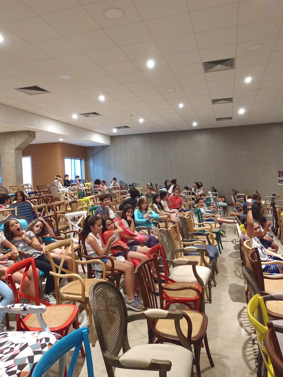 tweetsdobarbz's tweet photo. Leaded by @AmaralTauanne and @PochPamela, students from #conceptRAO have engaged in a conversation to connect the #habitsofmind with the main characters of #MaryPoppins. Really impressed by students answers. #edchat #ribeiraopreto @EscolaConcept https://t.co/CabowTLhxm