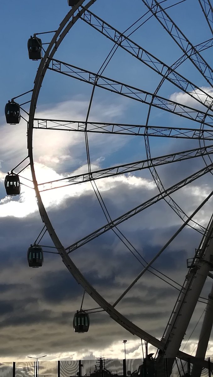 NoriaPrincess's tweet photo. Viernes de invierno en la #NoriadeMálaga 🎡 
📷 @a_romsan62 https://t.co/p9Kpc2ri7x