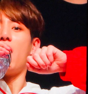 voyagemyg's tweet photo. look at his lil fist with his thumb out :(( https://t.co/gwHz836Iz7