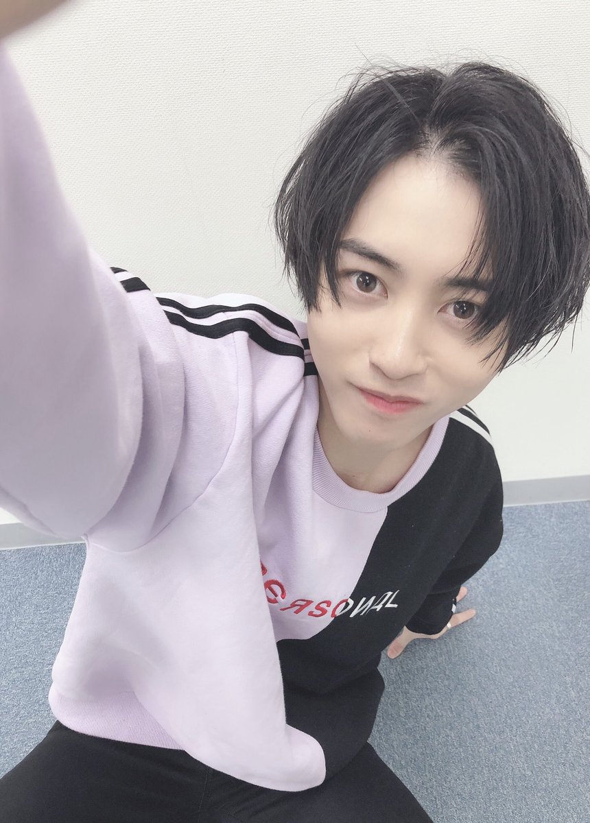tabuchirui's tweet photo. 髪きりました😈®︎
めっちゃいい感じです！センターパートやっぱ好きだなー。✂︎

カメラマンのともやを追いかけまわしてみた。

#ハイチルの日常 https://t.co/0Wo3yI3YkG