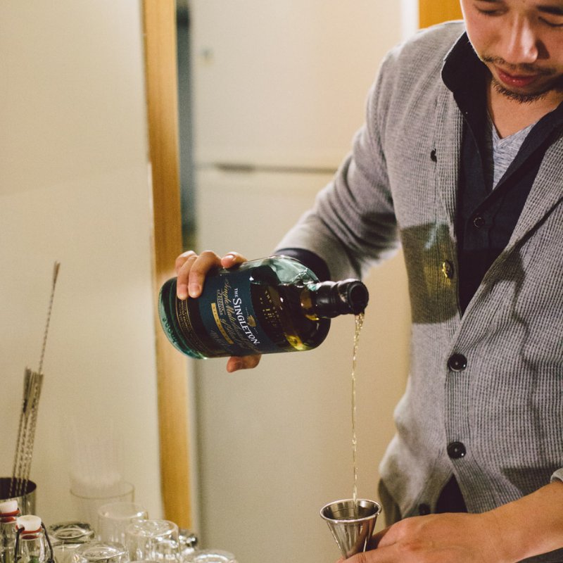 WorldClassSpain's tweet image. Taipei fue uno de los destinos de @CareyWatkins para #WorldClassTheList. En este episodio, @nickwutw guía a nuestro protagonista por la ciudad y  le enseña a preparar un "Homecoming" de @thesingleton. Descúbrelo aquí:  youtu.be/CMcsu4mEs_Y  #MakeitWorldClass #WorldClassSpain