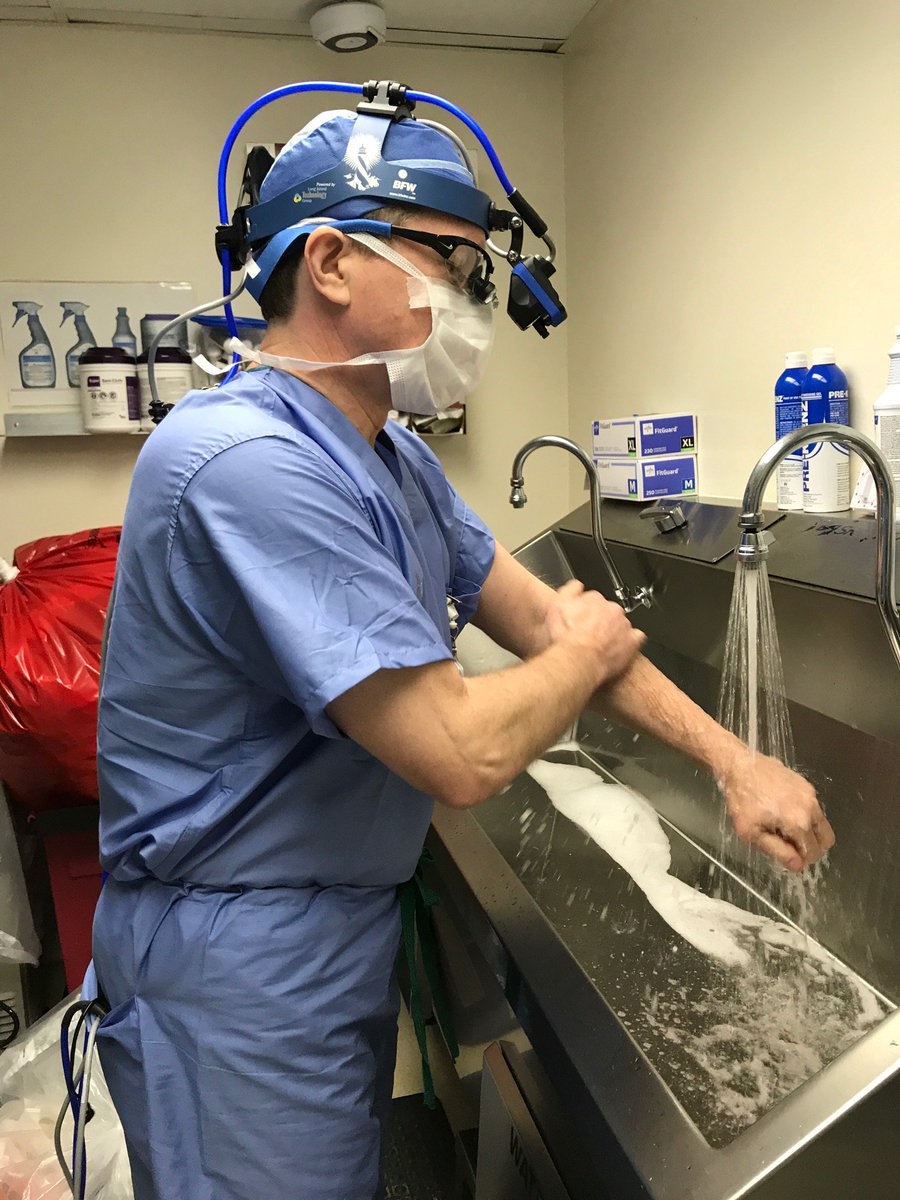 JosephLamelas's tweet image. And so it begins. Getting ready to walk into my first OR case @UMiamiHealth as the new Chief of    #cardiacsurgery  #MiamiMethod #minimallyinvasive