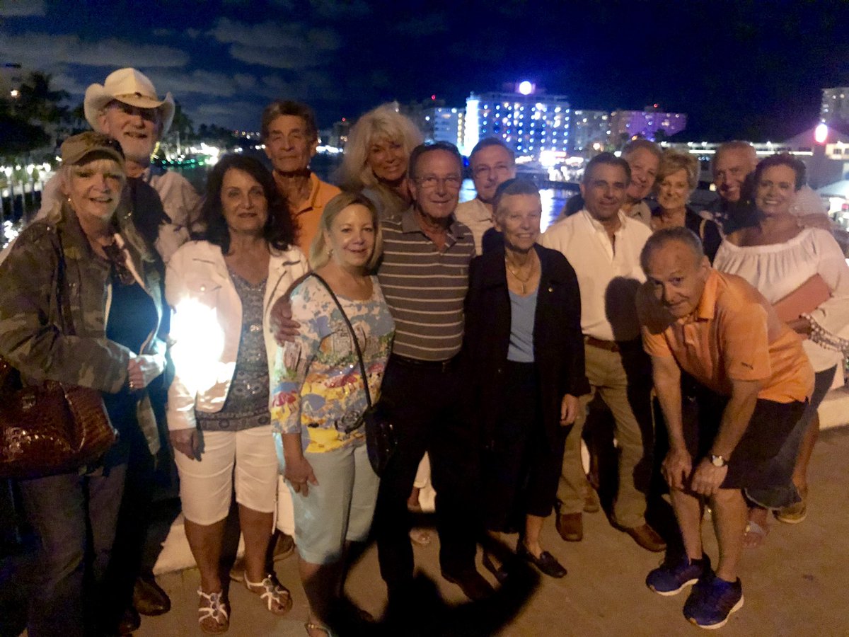 FoodToursFL's tweet photo. #foodtours ! That’s what’s happening #PompanoBeach &amp; #lauderdalebythesea #lbts #beacheatdrink 🌴🍽🍹 (link in bio yo reserve) #Foodies https://t.co/5FqQJQNPWq