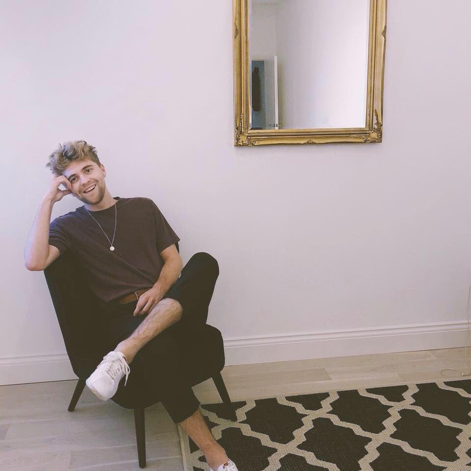 Dempseys3's tweet image. Tonight from 10pm we have the amazing Mikey Bromley in to entertain you all 🎤 #livemusic #hellofriday