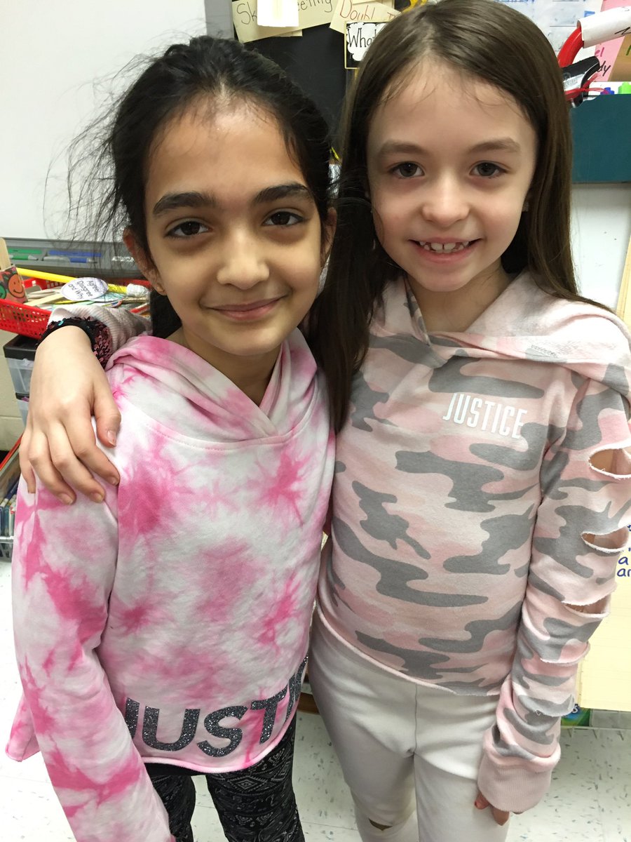 CubRunMarkham's tweet photo. Are you seeing double?  Twin day @CubRunES. https://t.co/VKV5mOci9z