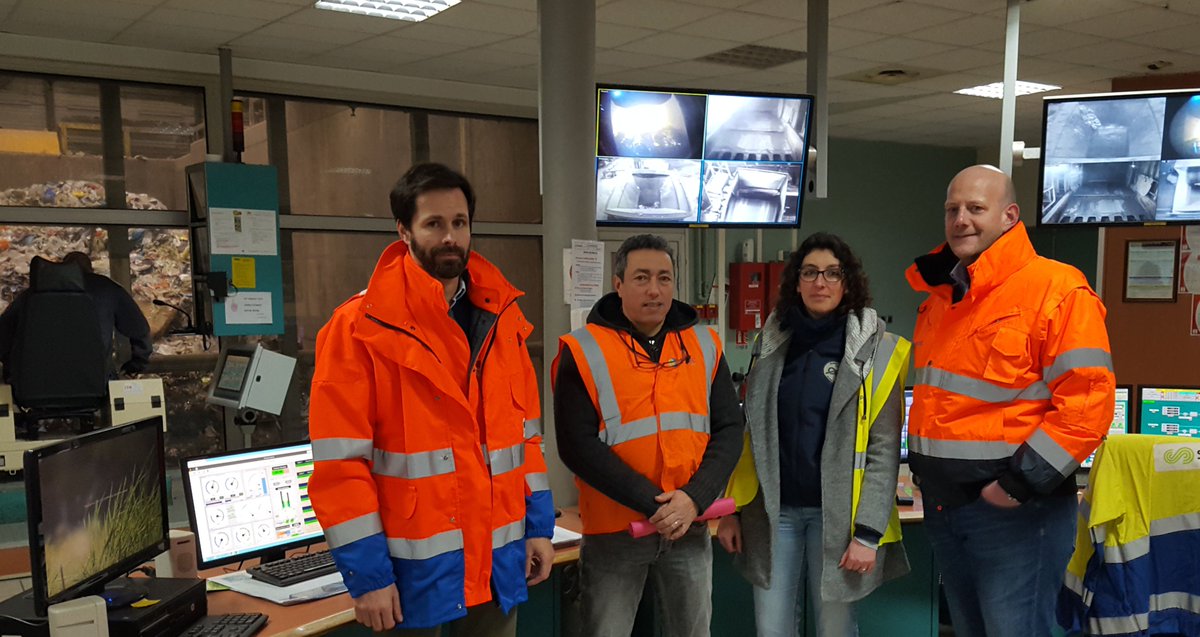 Setom27's tweet image. Convention PAPREC recyclage /@Setom27 ♻️🌍
Guillaume LAMOUR, Directeur d’Agence Adjoint PAPREC recyclage visite les installations de valorisation des déchets du SETOM (à droite sur la photo)

@Paprec_Group 
#RecycleForTheFuture