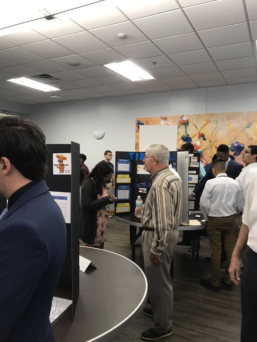 kellywilson4402's tweet photo. FGCU Entrepreneurship Competition is under way! GOOD LUCK CCPS High School Teams. @FGCUEntrepreneurs #CCPSProud #Innovativeteamwork #CCPS_NAF https://t.co/QKUZucI0T6