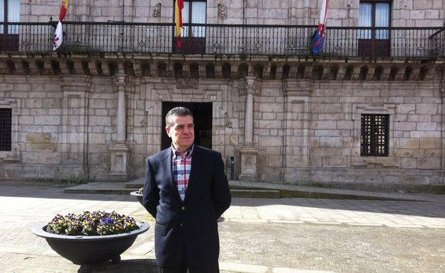 Mientras tanto, y ajeno a todo, el atractivo Ismael planea recuperar lo que una vez le fue arrebatado injustamente. Su tesoro.

"Él vería arder este país si pudiera ser el rey de las cenizas"
Juego de Tronos.
