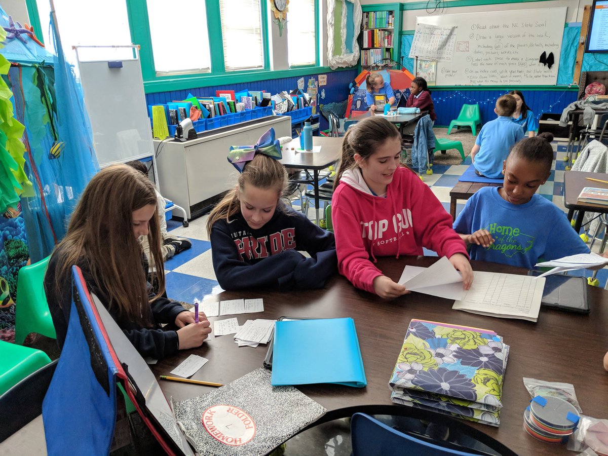 Awesome collaboration between our 4th and 5th grade students!  Getting ready for our Living Wax Museum!!  <a href="/GQES_Dragons/">GQES_Dragons</a>