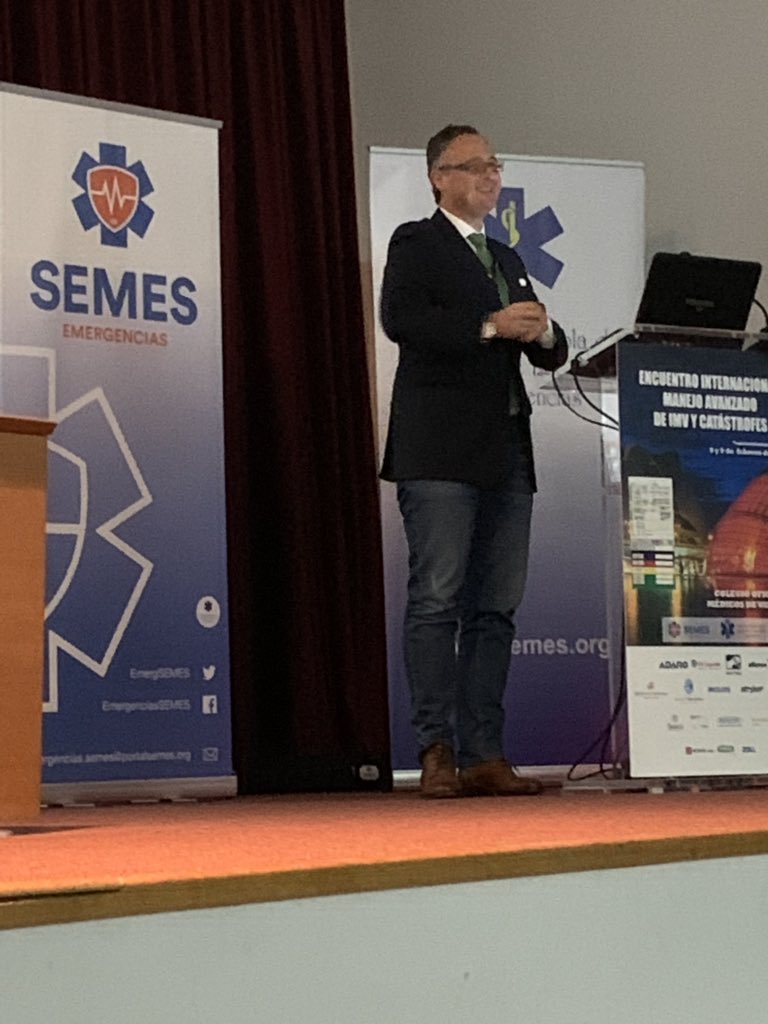 MasterCrisisUca's tweet photo. Director del @MasterCrisisUCA @EnriqueCorderoC en su ponencia “Intervención en un IMV: ¿Que competencias adquirir para minimizar las muertes evitables? #encuentroimvsemes @Fundacion_FUECA @univcadiz https://t.co/KvgCqFWUlV