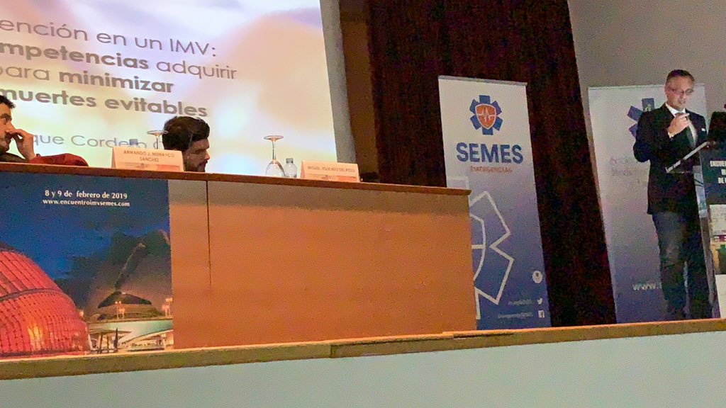 MasterCrisisUca's tweet photo. Director del @MasterCrisisUCA @EnriqueCorderoC en su ponencia “Intervención en un IMV: ¿Que competencias adquirir para minimizar las muertes evitables? #encuentroimvsemes @Fundacion_FUECA @univcadiz https://t.co/KvgCqFWUlV