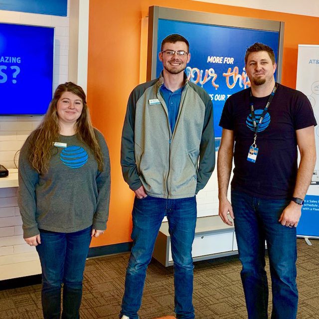 RollaMoATT's tweet photo. RSM David is Team Selling at the Sullivan AR Store this morning! #KAMOopenseason #MightyMO #Teamworkmakesthedreamwork @alysonwoodard @Bethaney_Moss https://t.co/v9EB8eNS63