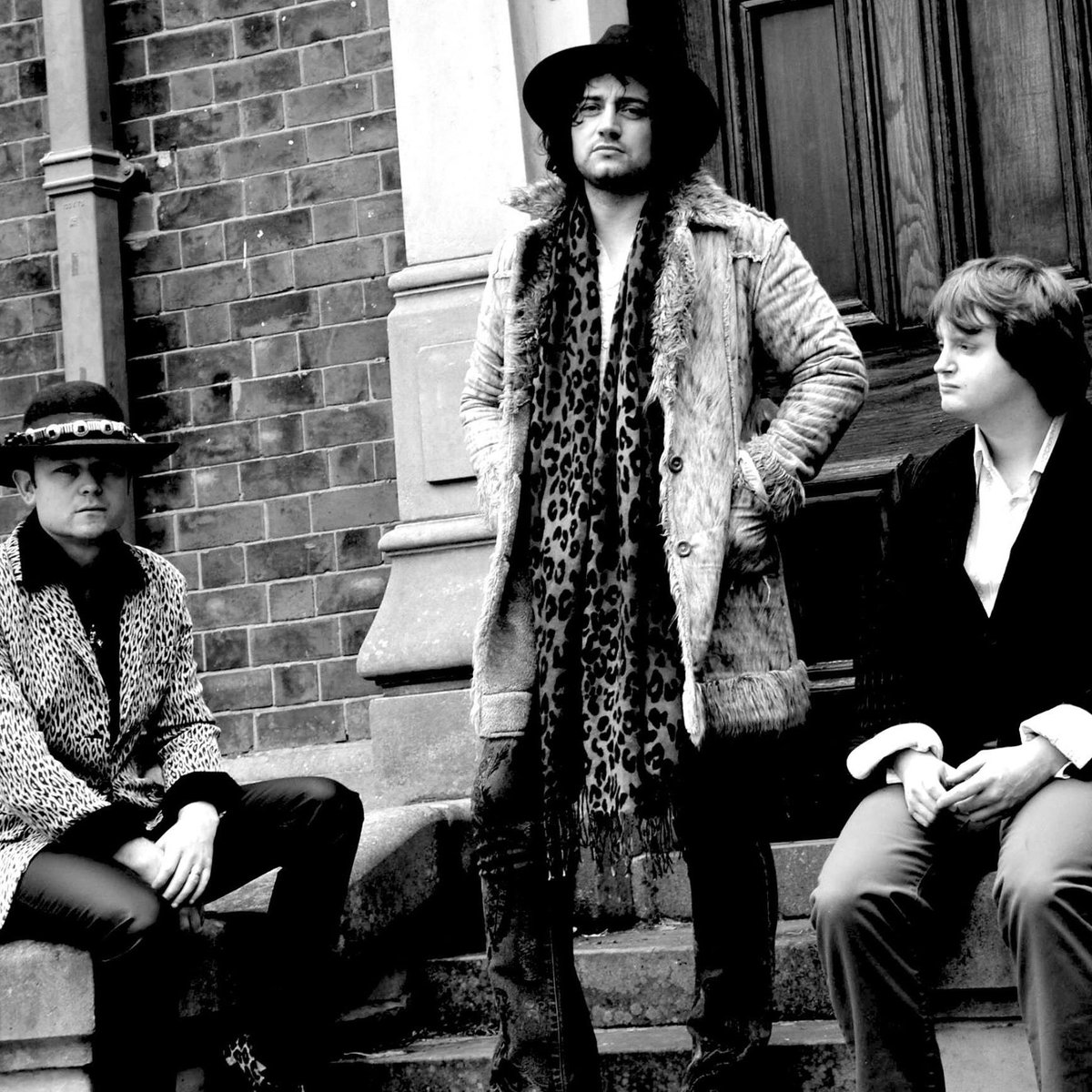 Our fabulous new #trackoftheweek <a href="/TremendousRocks/">TREMENDOUS</a> with ‘like dreamers do’ Love this!! 
#musicians #music #lovemusic #rock #hair #lovelive #sing 
  #photo #photography #photooftheday #guitar #instagood #musician #guitarplayer #picoftheday #gig  #photoofday #guitars