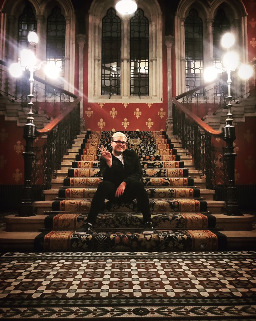 itsalexlodge's tweet photo. Just took a picture on the iconic Wannabe staircase. 16 weeks to go until I see my heroes back in action again. #SpiceWorld2019 #ZigAZigAah https://t.co/2M0FLEgPas