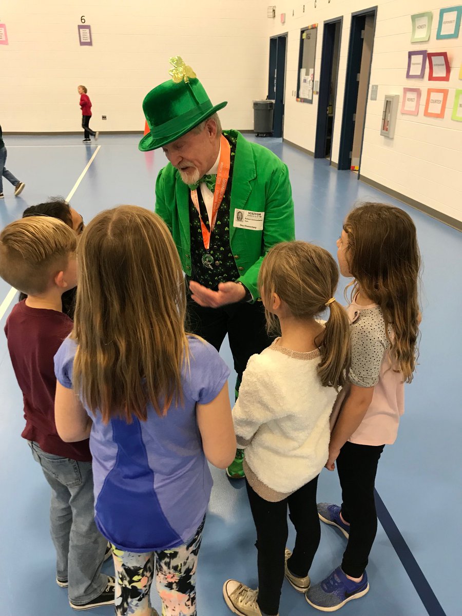 jbdeyPE's tweet photo. Special visit from Leprechaun Bob. Race preparations for the Operation Smile Final Mile ⁦@BethBianchi⁩ ⁦@SheilaVBHPE⁩ https://t.co/9Spxyv62CI