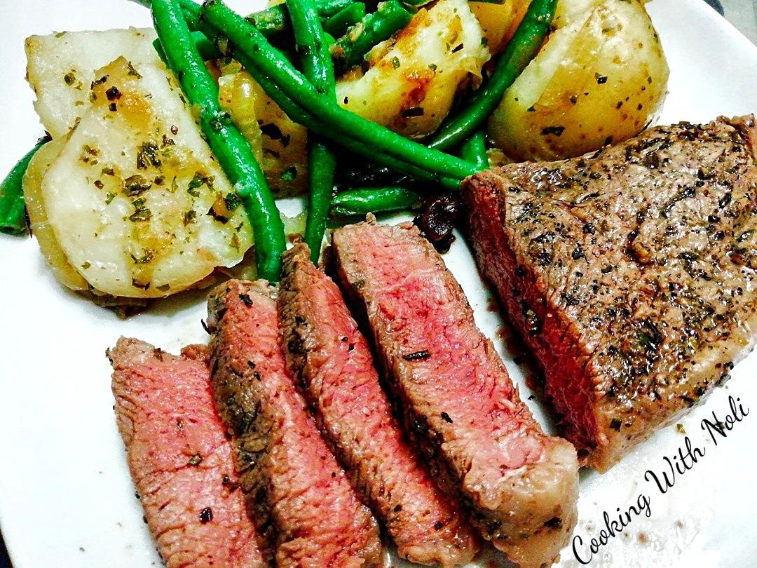CookingWithNoli's tweet photo. Medium Rare Steak. Pink and juicy on the inside. Exactly how I like it
#steak #dinner https://t.co/6Unmcwdo2t