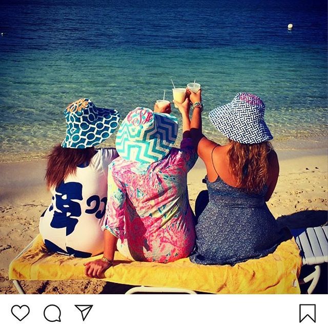 Fashionundstyle's tweet image. RT @BarbaraCobbHats: 3 cheers for FRIDAY 🙌🙌🙌💙
#brimgirl #beachwear #girlstrip #hats #madeintheshade #spf50 #packandgo #resort #fashion #giftcards #vday #travel #starfishpoint #caymanislands 👒🥂