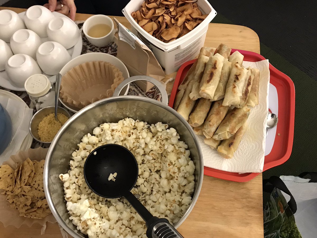 NardaNelson's tweet image. Rethinking materials w/ #Kimmerer #Haraway, @sylvia_kind, homemade spring rolls (!), popcorn, #climateactionchildhood #trees 

...&amp;amp; the politics of 
#paper #tape #clay #food #compost #reciprocity #responsibility #ece #wasteflows @ seminar this week