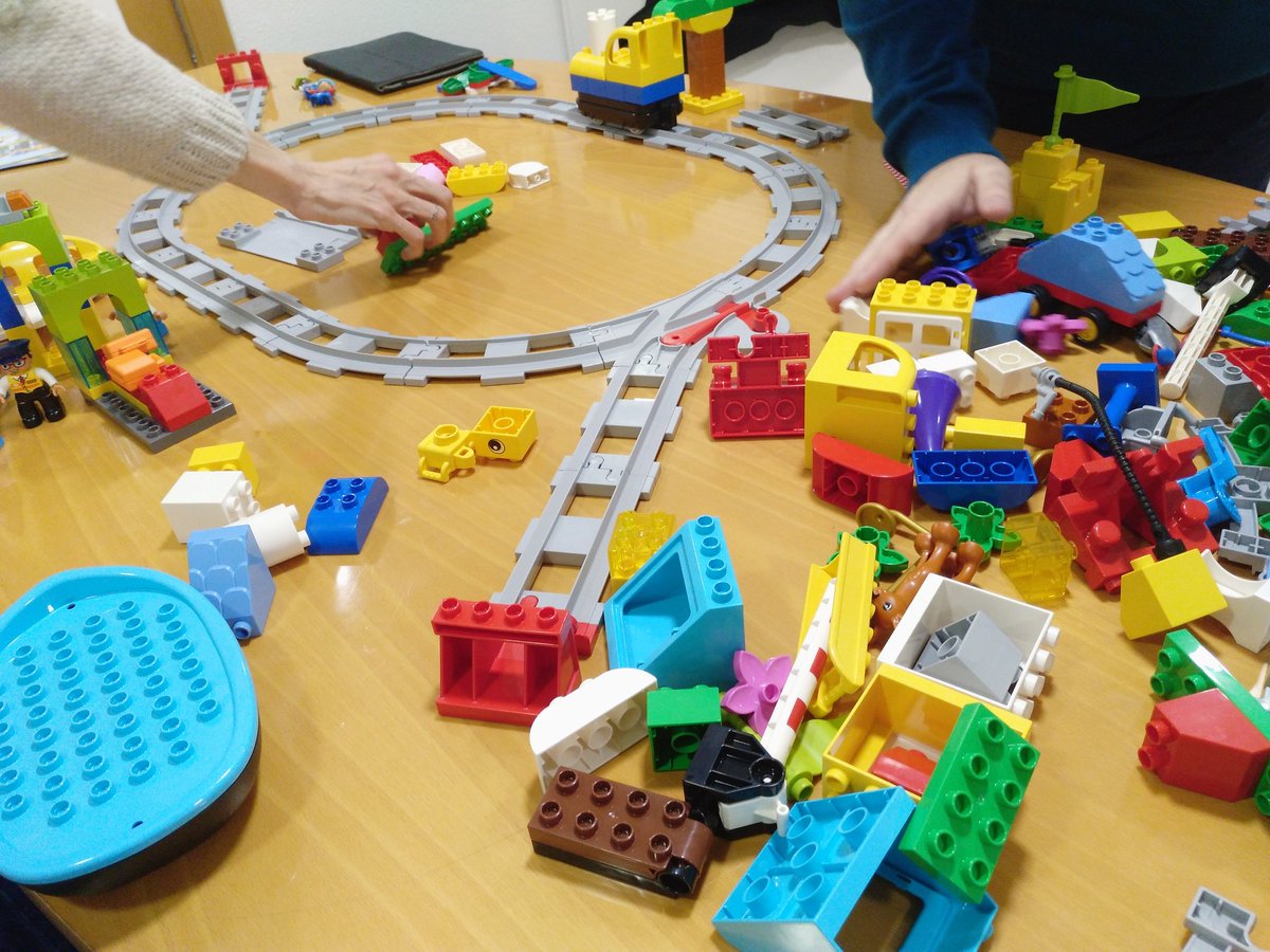 hackandtechclub's tweet image. El equipo de @HackTechClub1  se forma en #LegoCodingExpress de la mano de @LEGO_ROBOTIX.
¡Hoy nuestros programadores juniors se enfrentarán a nuevos retos!

#ProgramaciónEnFísico #Robótica #Programación #edtech #Juego #Motivación #Aprendizaje #Diversión