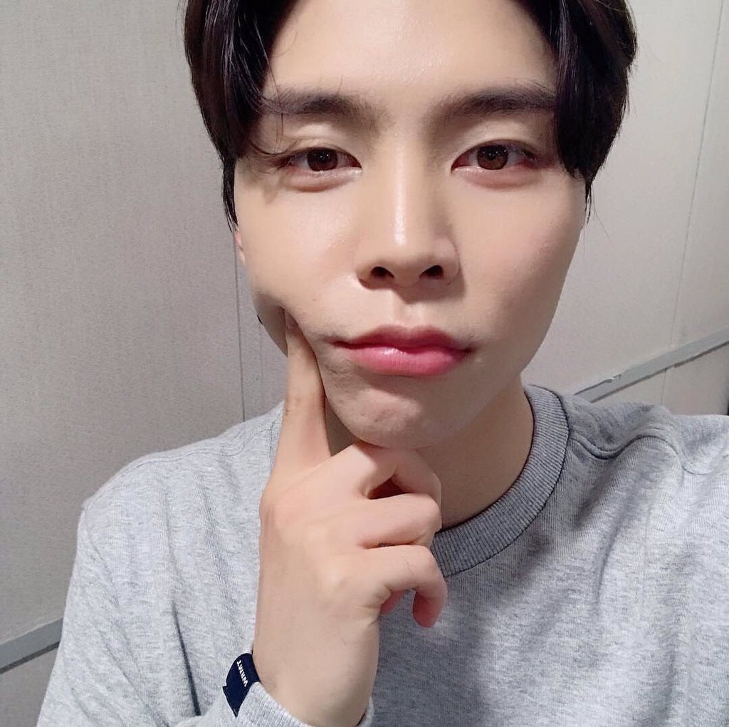 NCT_CHNLE's tweet photo. #쟈니_생일이쟌아_너무_축하하쟌아
영호 생일 축하해🎉 맛있는거 많이 먹고 옷 따듯하게 입고 다녀! https://t.co/QdpzmmVCkZ