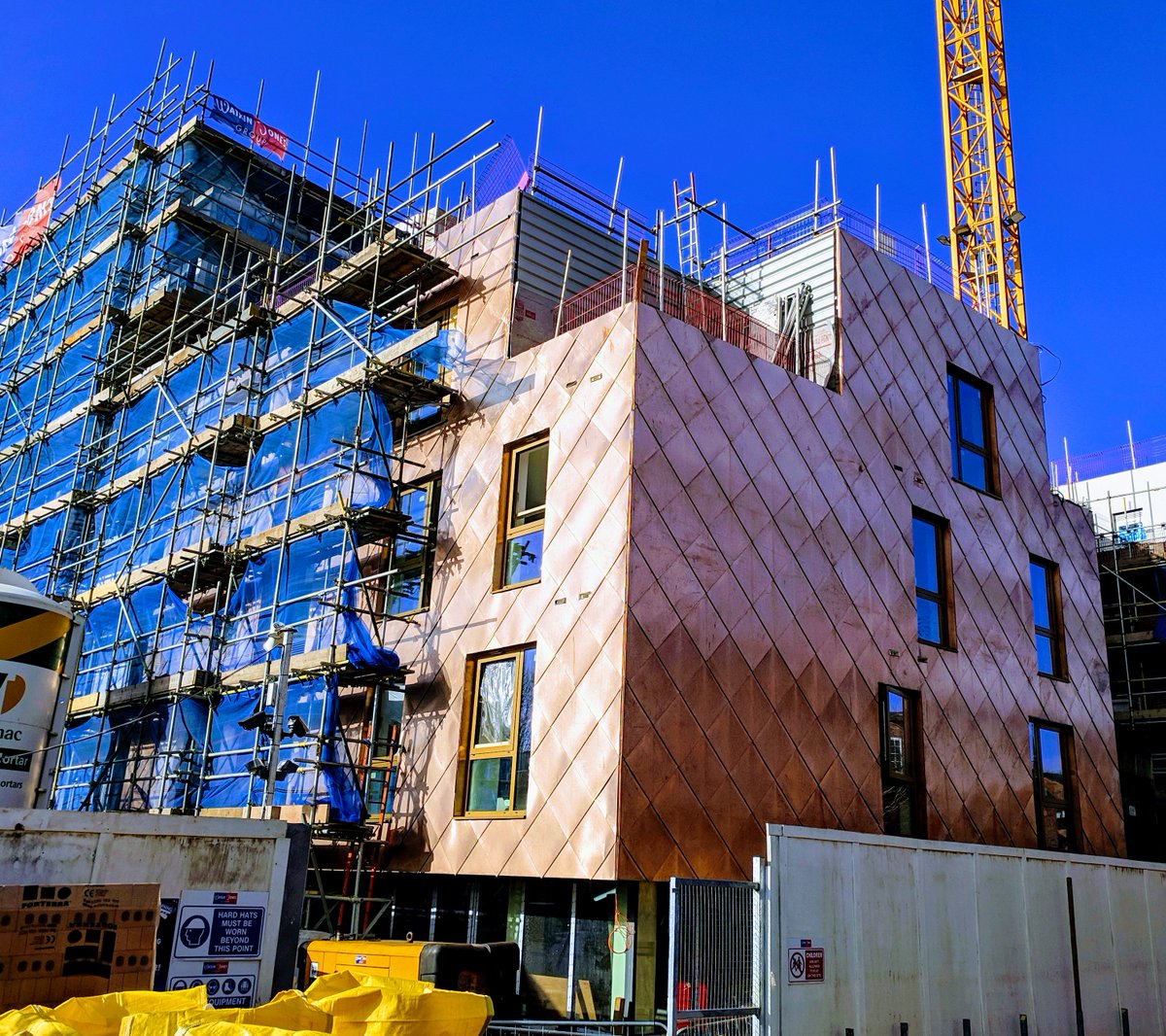 GranaryStudios_'s tweet photo. @GranaryStudios_ looking fabulous in the sunshine this Friday afternoon! Love the copper cladding 😍! Book now for September 19 and save £400!! https://t.co/049SDFurAf