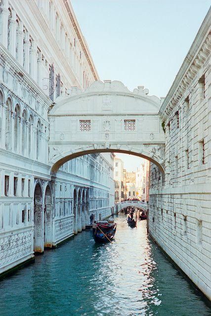 Bridge of Sighs in #Venice, #Italy - travel.viralcreek.com/bridge-sighs-v…
#BridgeOfSighs