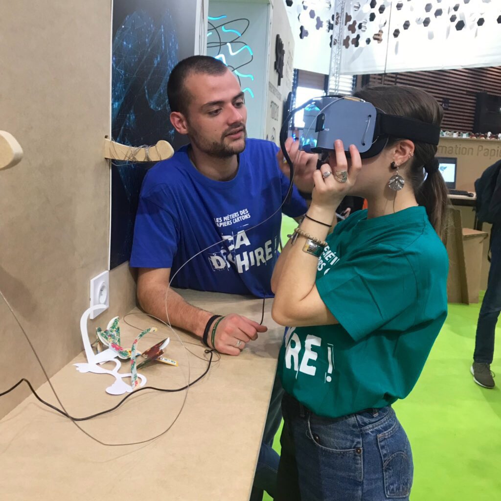 Afifor_Unidis's tweet photo. 📹 Immersion dans le monde des papiers cartons
😎 Laissez-vous transporter par nos visites virtuelles et immersives dans des entreprises des industries papiers cartons grâce à nos casques 3D. #StandIPC #Animations #MDM2019 https://t.co/ElQPFJiWrj