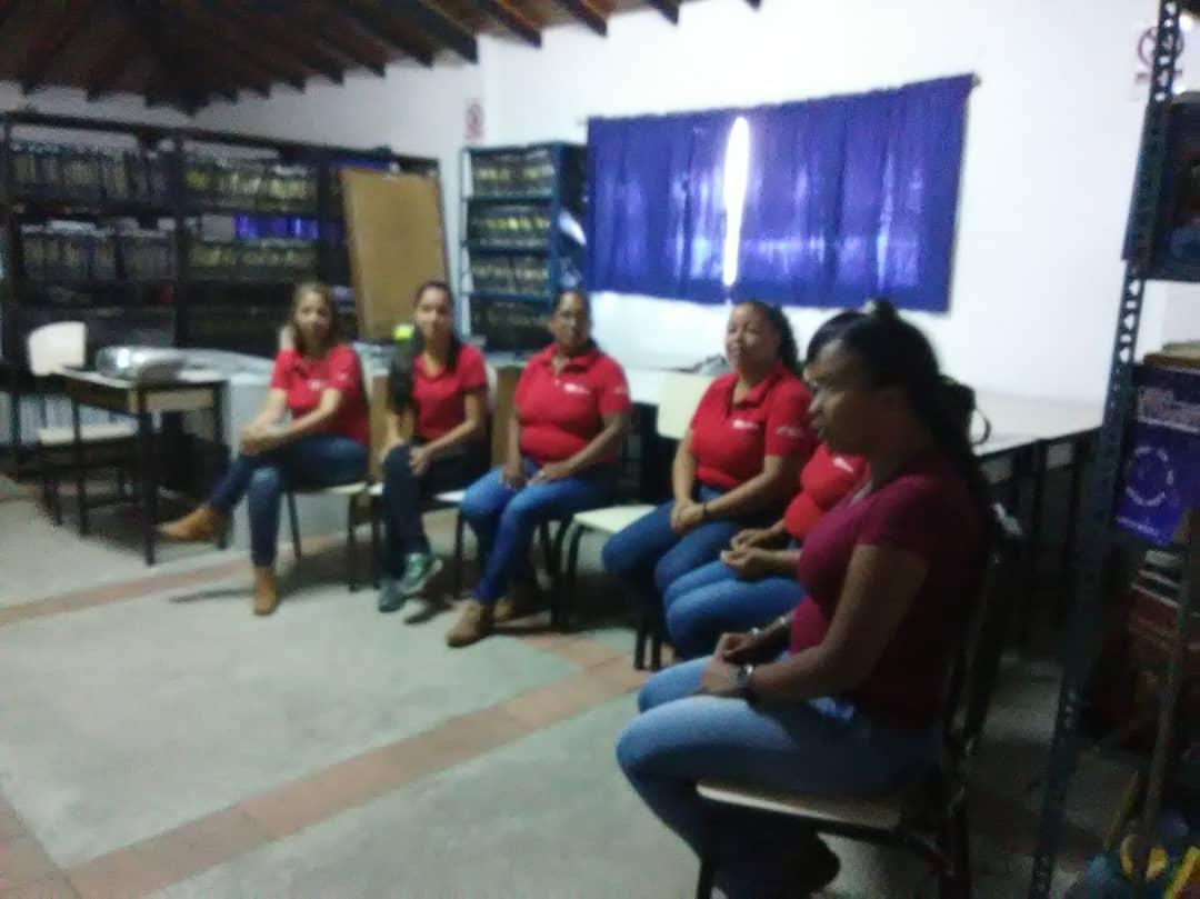 GCPRENSAOCUMARE's tweet photo. #EnDesarrollo Desde los espacios de la biblioteca de la #ExOcumare se realiza Taller de Autoestima dirigido por el personal de
 Atención Integral Estudiantil impartido por la Lic Lidice Jiménez para PDVSA Gas #JuntosTodoEsPosible #UnefanbEsUniónYPaz @unefa_ve @ffmj https://t.co/xCZ3TX0PyS