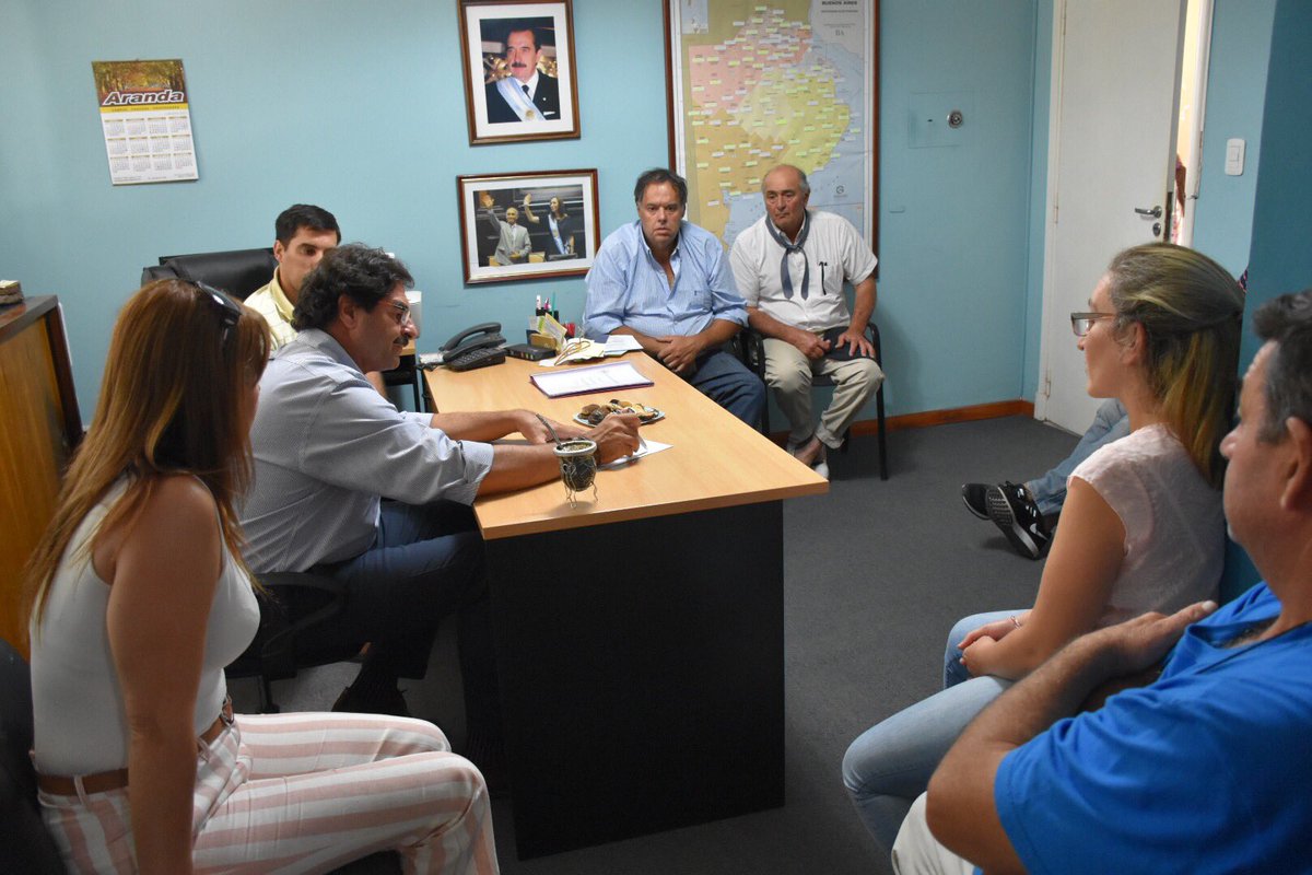 ljsarquis's tweet photo. En #Lezama con Intendente interino Diego Moncay y la Sec Produccion Maria Erramuspe, con productores: amplia agenda agroindustrial: entrega d creditos #Megaba; ganadería, apicultura, innovación, exportaciones y caminos rurales @AgroindustriaBA @mariuvidal https://t.co/dB56kRwPMv