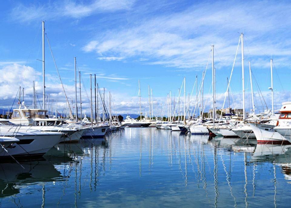 If we're honest we're not the biggest fans of Winter so here's one of favourite pics from a lovely warm work trip to France🛥️☀️ #twilightvisuals #france #discoverfrance #explorefrance #welovefrance #explore #travel #antibes #yacht #yachtlife