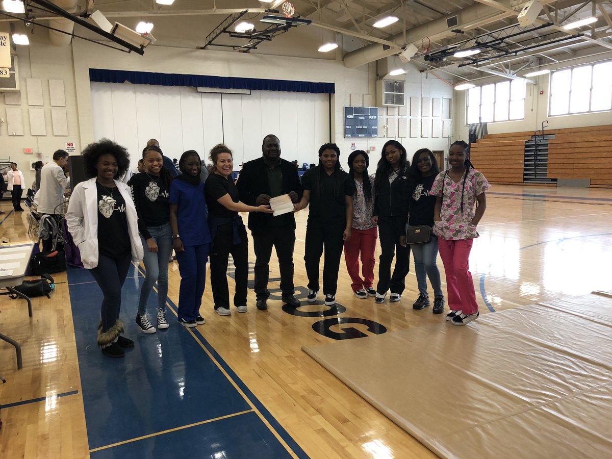 MsCDean's tweet photo. When your @APSSportsMed teacher is the ๐ฃ! @apsupdate @APSCTAE @apsSTEM #CTAEWeek #HOSA BTW HealthCare Professionals Expo 2019! shoutout to our Advisory Board member for flying in and presenting a check to HOSA! @PrincipalBTW https://t.co/npXmTkalGL