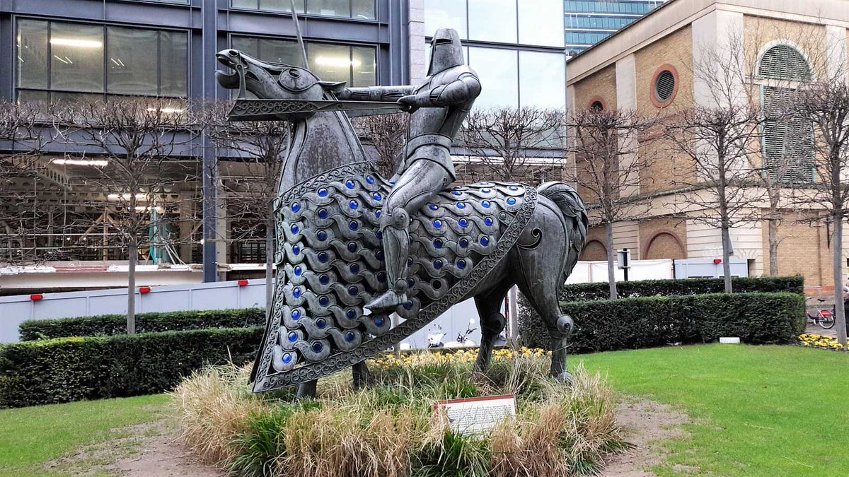 SouvenirsLondon's tweet photo. The statue of one of King Edgard's thirteen knights. The King reigned during 959-975 and gave to the knights the land which is now Portsoken and was then mostly outside the #CityOfLondon walls.
#saxonlondon #aldgate #knightguild #devonshiresquare #welovelondon #mylondonsouvenirs https://t.co/Yx3sxgsyQv
