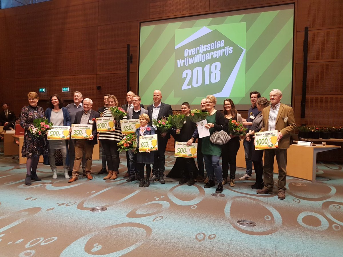 WINNAARS OVERIJSSELSE VRIJWILLIGERSPRIJS 2018 KOMEN UIT KAMPEN EN DEN HAM. Wouke Boers uit Kampen en Stichting Zwembad De Groene Jager uit Den Ham zijn de winnaars van de Overijsselse Vrijwilligersprijs 2018! ovp2018.nl
