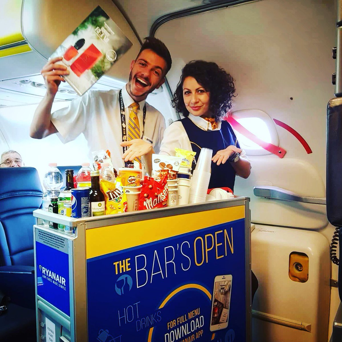 Ryanair's tweet photo. If you're travelling this weekend don't forget to share your photos with your onboard purchase using #Ryanairinflight
You could win a £/€100 flight voucher 😱
Winner announced Monday 😲 https://t.co/V3zaL4e6xa