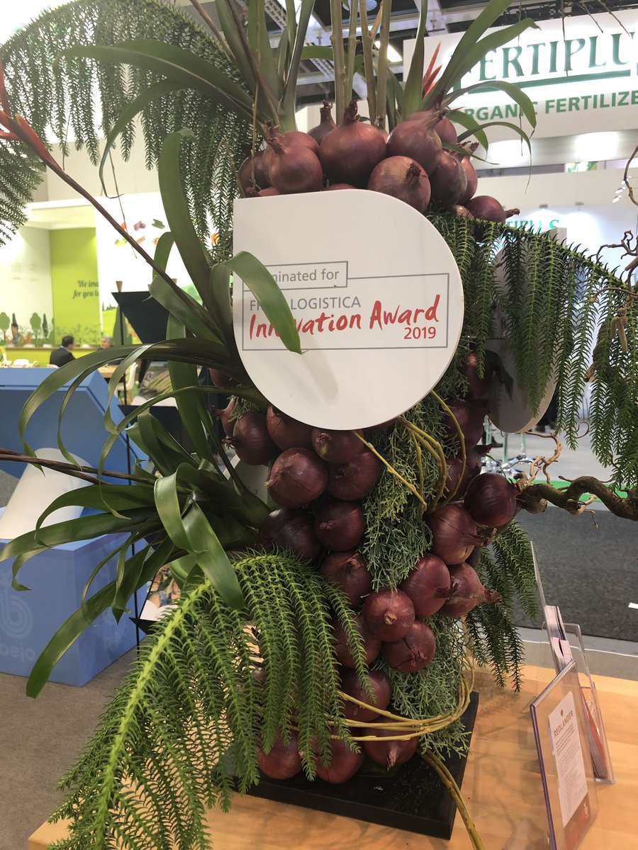 BejoBenelux's tweet photo. No victory for our red onion variety Redlander unfortunately. Still proud to have been nominated for this award! #mildewresistant #BZFL19 #FruitLogistica #BejoZaden https://t.co/lAALDV4J6Y