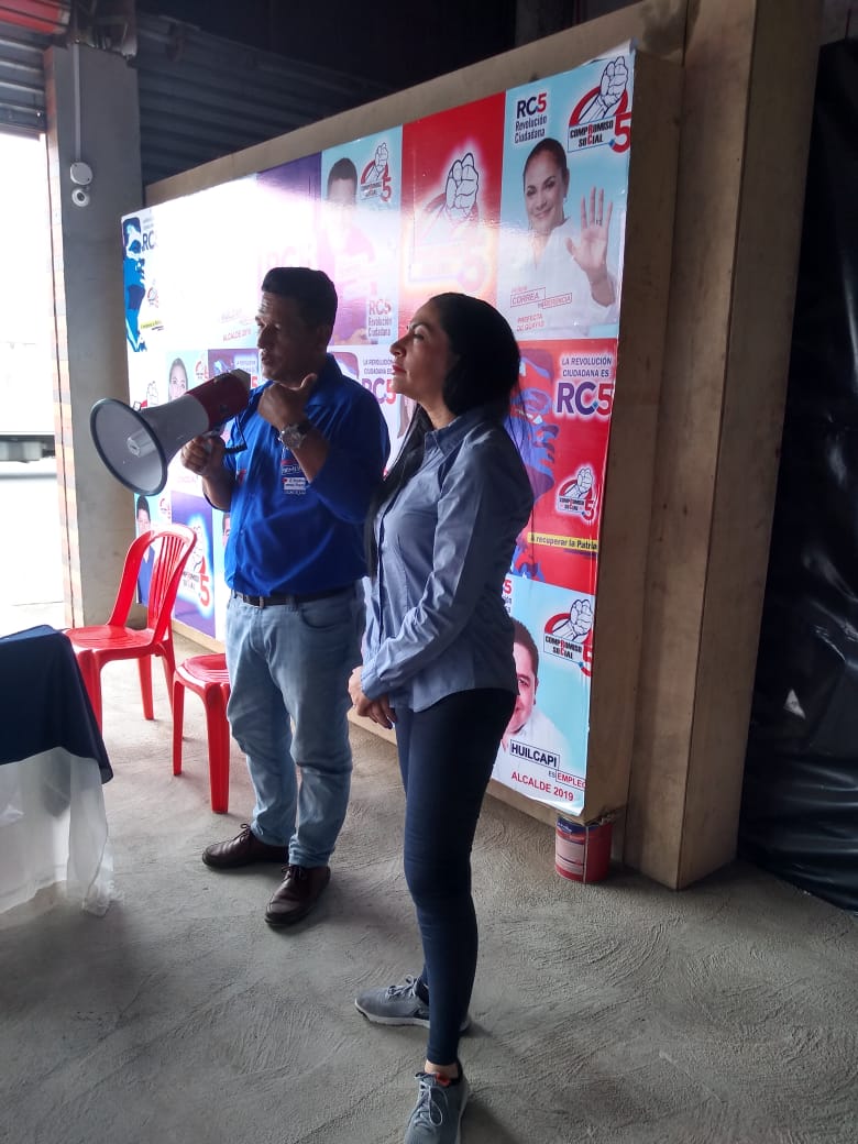 CSocialEmpalme's tweet photo. Desde nuestra Central Cantonal
 junto a @VeroGuevarav  compartiendo con los militantes y simpatizantes nuestro Plan de Trabajo para el desarrollo de nuestro querido cantón #ElEmpalme.

¡El Empalme merece respeto!

@GuayasEsRC5   @CompromisoRC5 
@MashiRafael https://t.co/8aNzyuzPDc