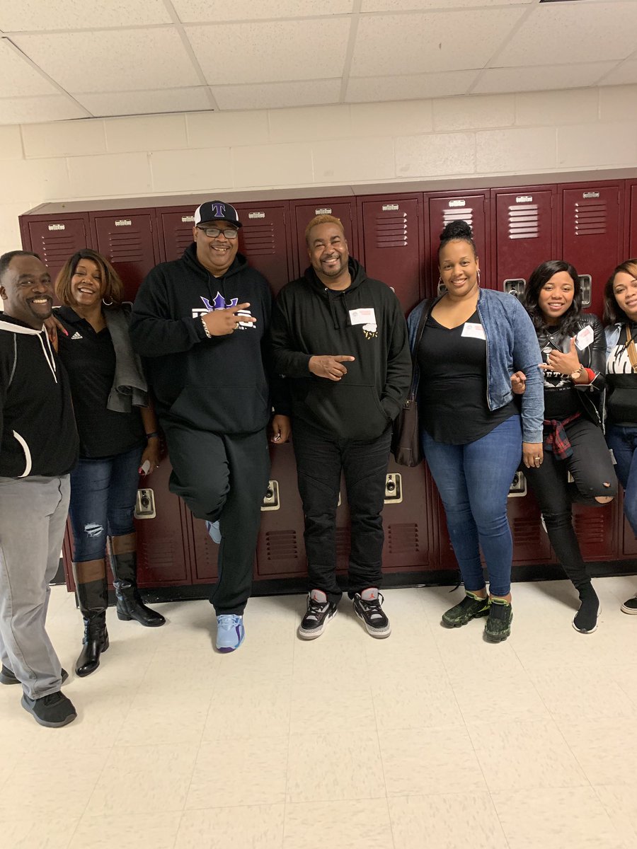 DaryleLSmith's tweet image. Forest Park Ministry squad!!
Thanks @thecantonjones and @ToyaLoveMusic 
#FCAStrong
#JesusSquad
#SpreadingJesus 
#RaisingTheHeavenBoundRate