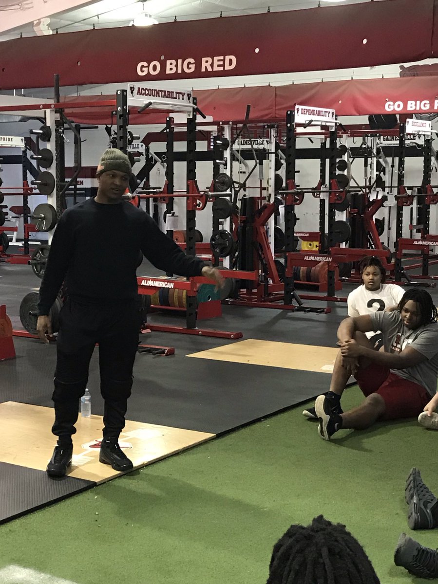 CoachHeathWebb's tweet photo. Great to have 3 members of the 2012 🔴🐘🏈 state champs visiting with the team today. Thanks Fred Payne, Deshaun Watson &amp; Devan Stringer for encouraging the team today! #GRIT https://t.co/acizwVP2CT