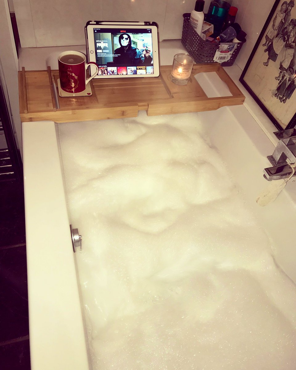 Italian_Fatale's tweet photo. When it's cold outside, I just love to enjoy a hot bubble bath. https://t.co/KHQAoEpd7Q