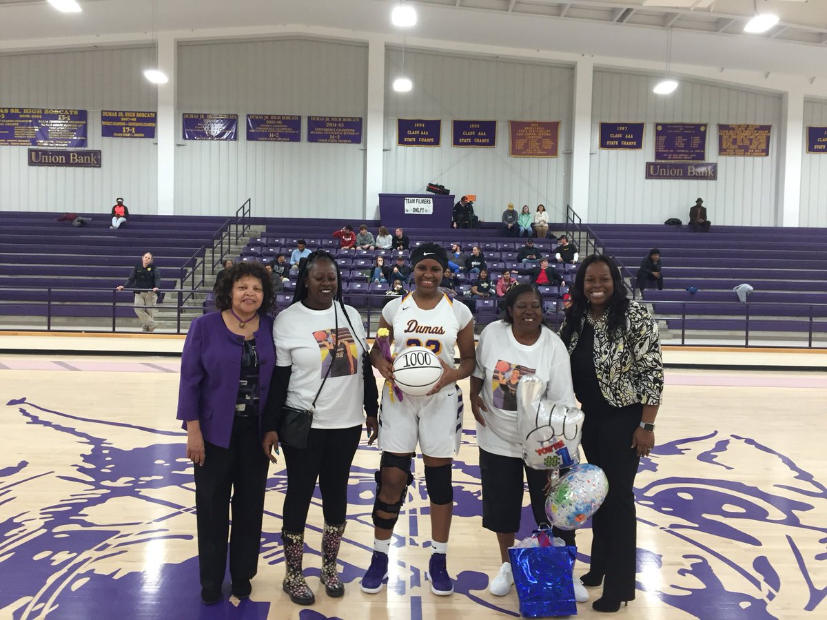 ARBballRankings's tweet photo. Congratulations to Dumas senior forward @Ikierra5 on joining the 1000 Point Club! College coaches this young lady can ball!!! https://t.co/SYjYENqKLL