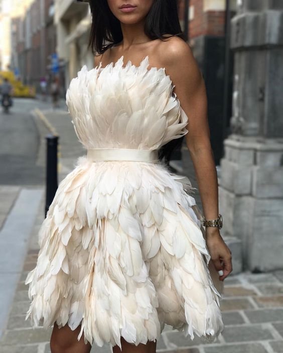 Look like an angel ❤️

#amazingu #fashion #featherdress #styleinspo