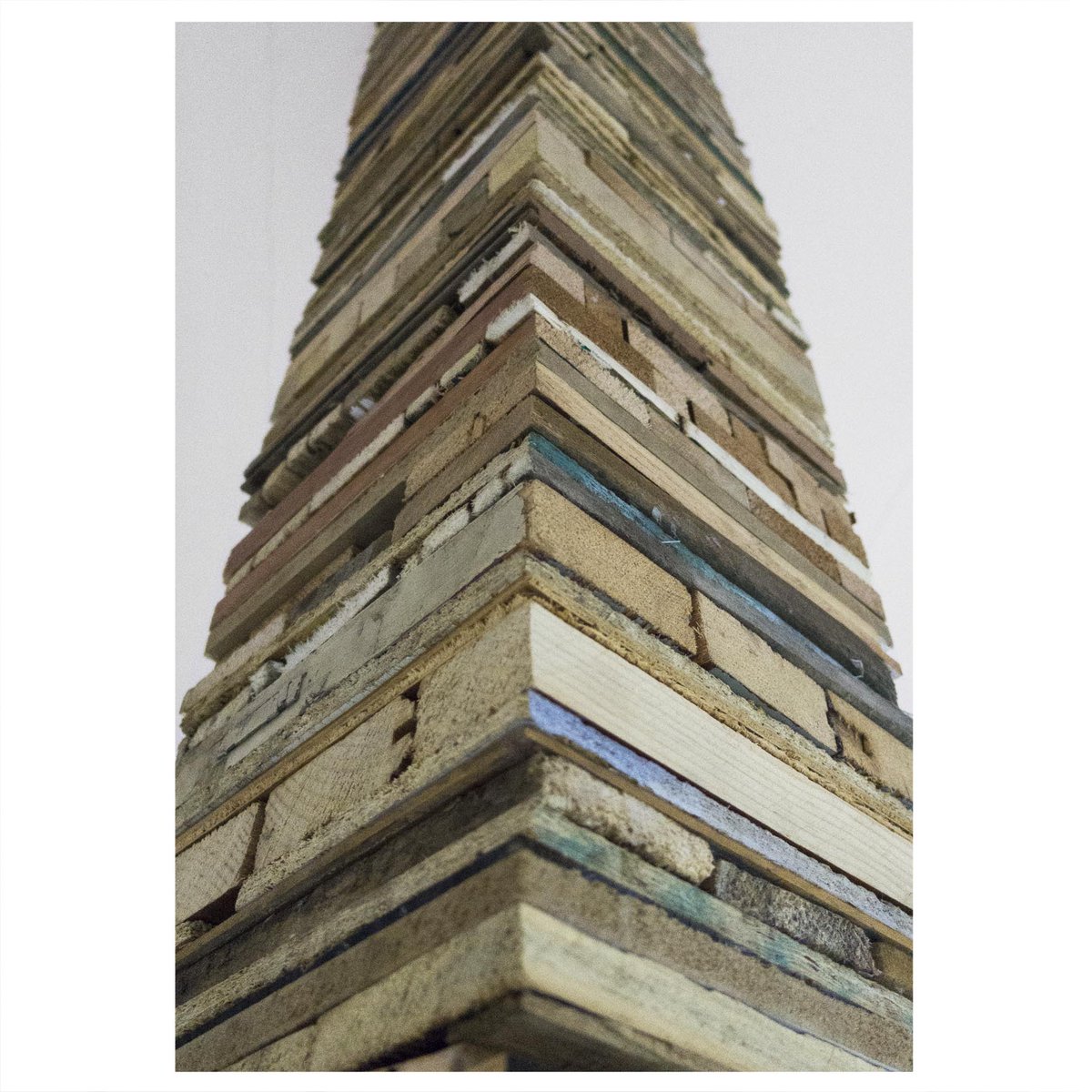 Strata
-
Hoy 6 pm se inaugura la exhibición ‘Salón de Arte y Ciudad’ por Asunto Urbano y con curaduría de Isaac Torres, en la cual se incluye nuestra pieza: Strata. La exhibición es en una casa en ruinas “Los 14-Altos”  en Joaquín García Icazbalceta 63, Colonia San Rafael, CDMX