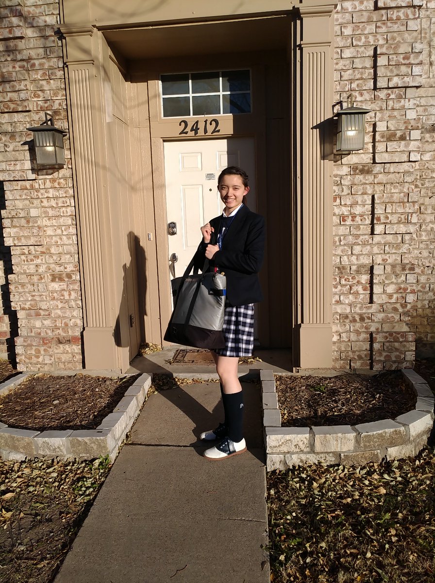 JPIIHS_Interact's tweet image. Sophomore Emma Edwards delivers a meal for 8 to the residents of City House transitional home for young adults. Emma is just one of our many members to provide a nutritious meal once a week on behalf JPII HS Interact club. @TexasCityHouse @JPIIHSPLANO  @D5810Interact #seektoserve