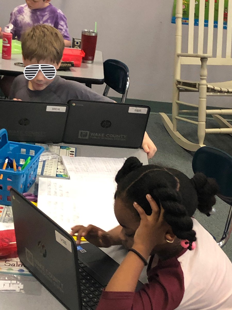 amymarlotabor's tweet photo. Tabor Owls 🦉 catching a colleague working hard with her students on research writing ✍️!  Way to teach @jury_mrs https://t.co/aVTv0ikH2Y