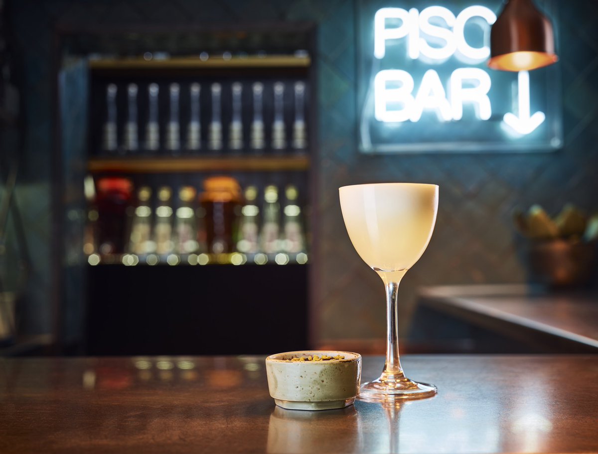 Lima_London's tweet photo. It’s Friday & it’s @piscoisperuuk, what more could we ask for?! Join us at The Lost Alpaca at #LimaFloral for the best Pisco’s in town 🙌🏻 Try our TLA Pisco Sour & get a plantain crisps snack for only £5 💫 #piscosourweek #thelostalpaca #tgif https://t.co/52bu2QNQc0