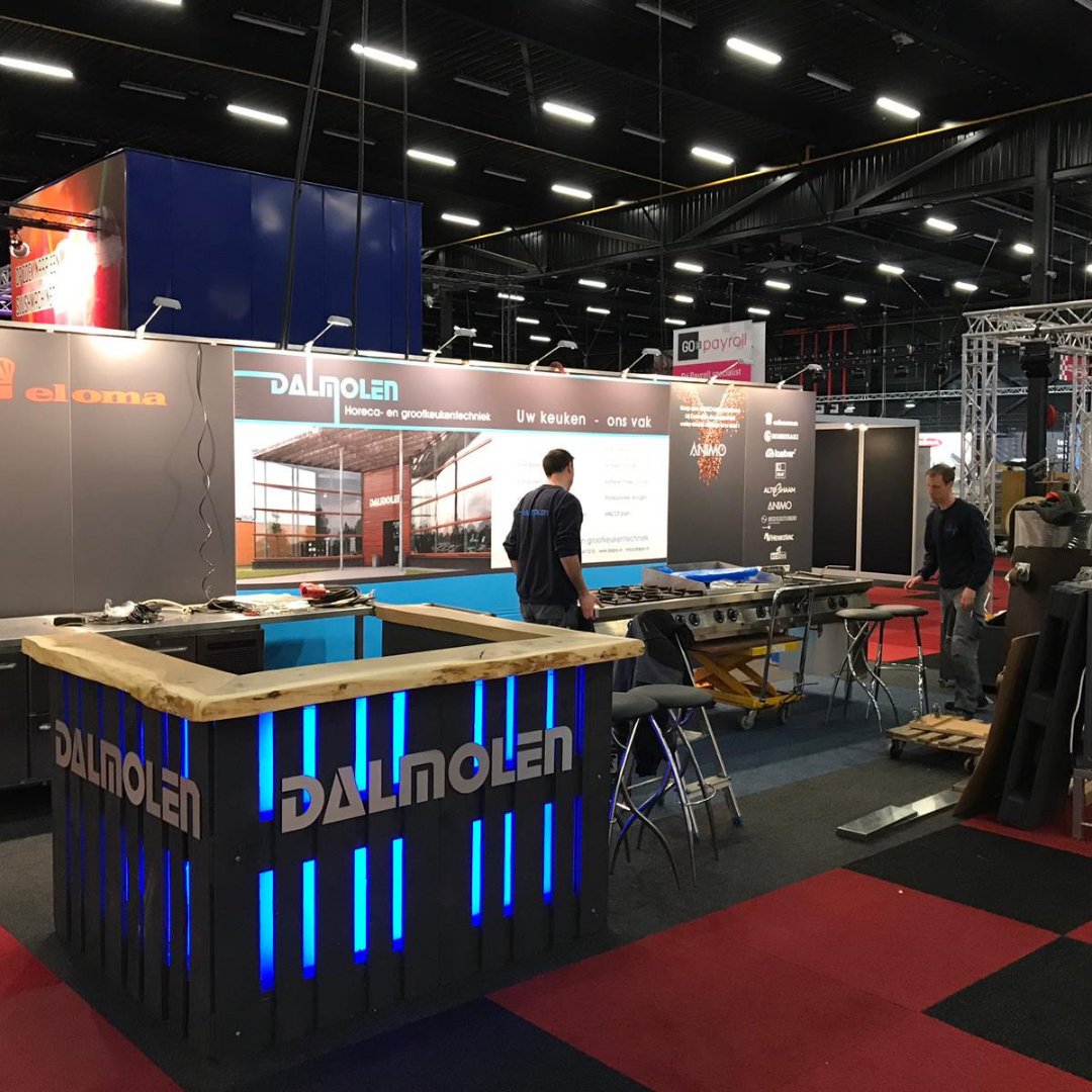 DalmolenHoreca's tweet photo. 🔹 HorecaEvenTT🔹 Maandag start het HorecaEvenTT, dé vakbeurs van het Noorden voor horeca, grootkeuken en recreatie. Wij zijn druk met alle voorbereidingen en dus ook met de opbouw van onze stand. Het wordt erg gaaf! @horecaeventt #dalmolen #dalpro #horecatechniek #grootkeukens https://t.co/HgI2v2DKCL